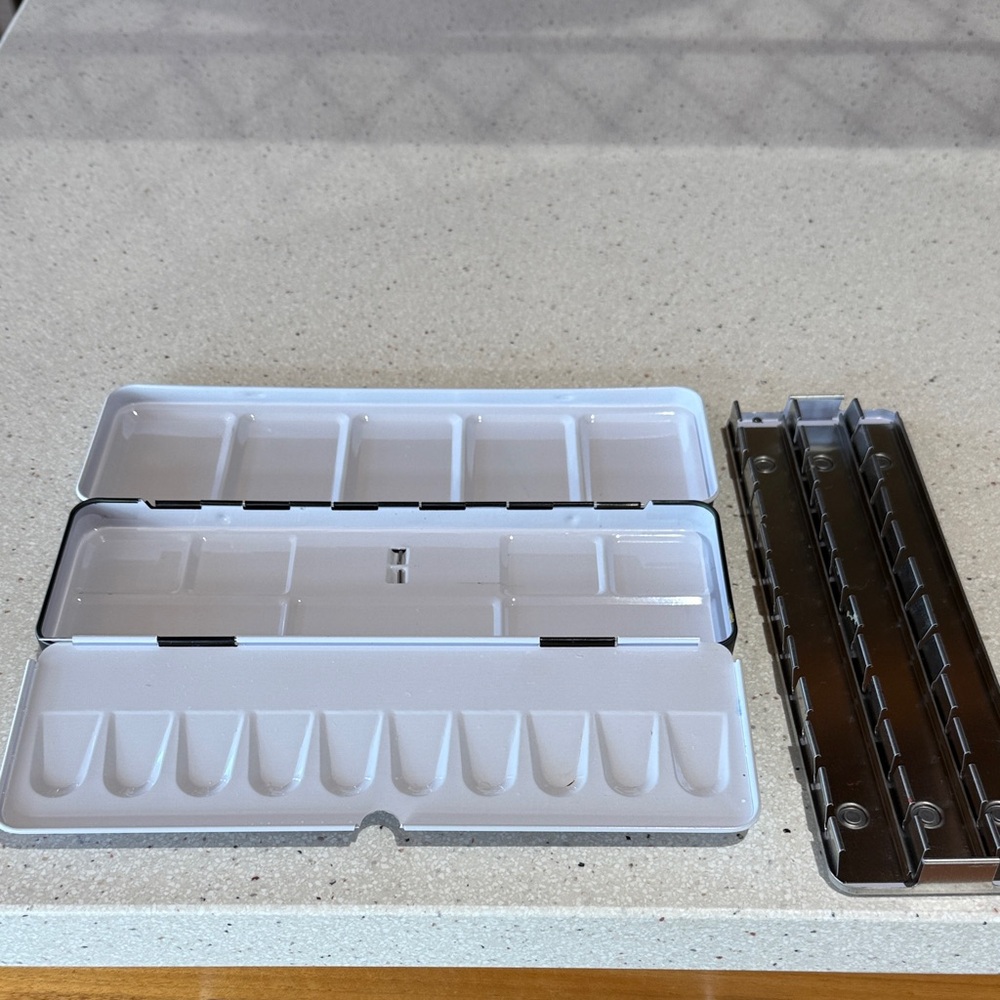 Empty metal watercolor tin. Large! Like new!